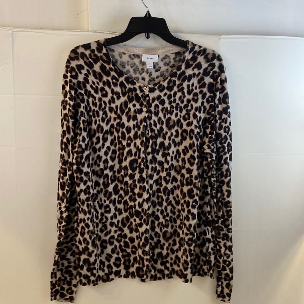 Old navy thin button down‎ sweater animal print Xl